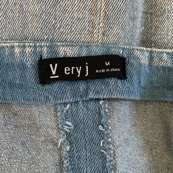 Very J scalloped hem denim skirt size medium - Picture 3 of 3